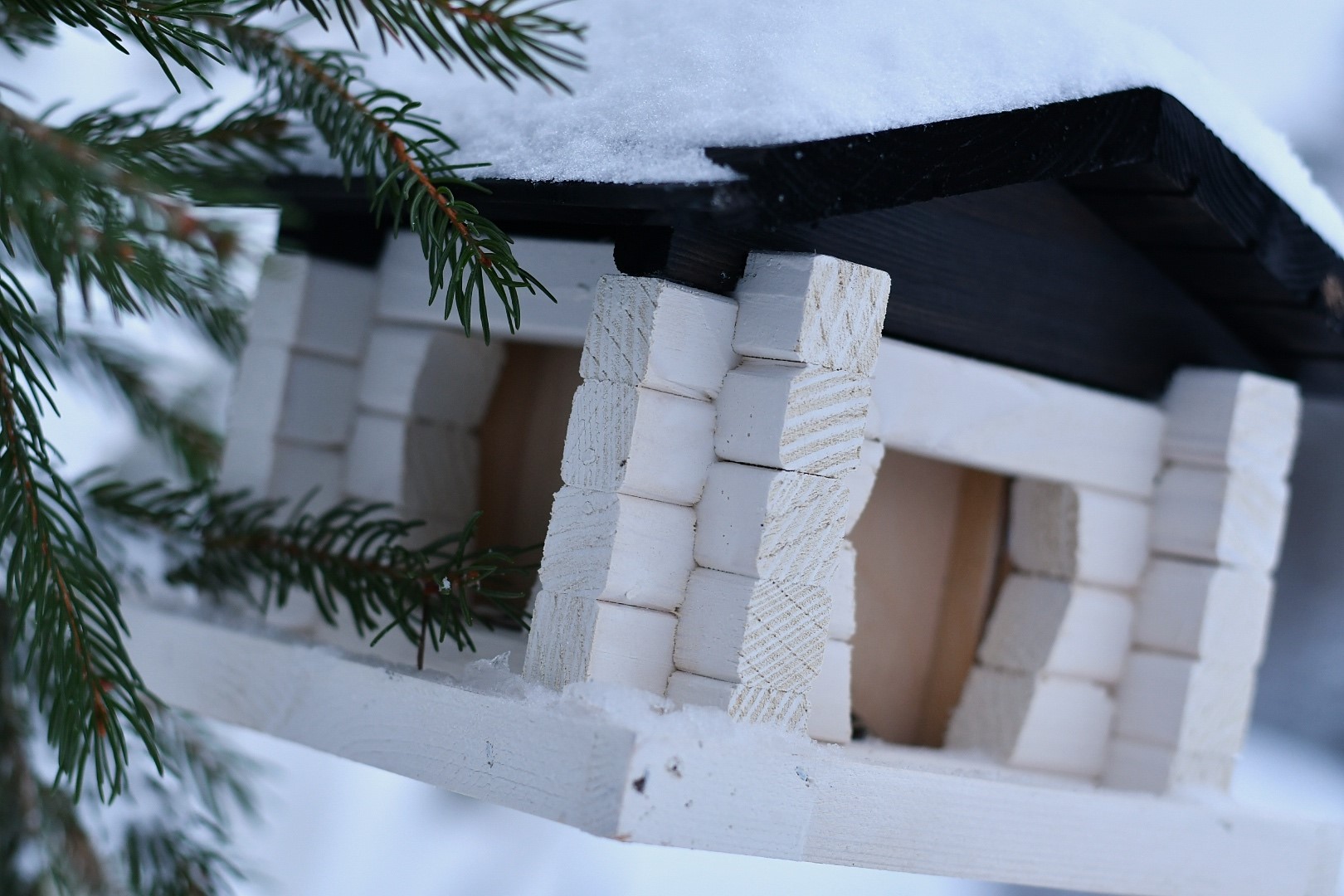 Fågelbord, Mellan 26x21x13cm, Vit/Svart